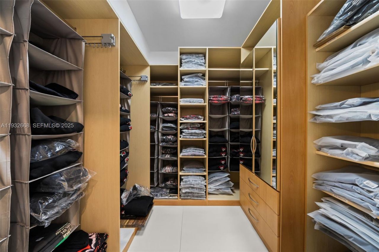 5055 N Bay Rd, Miami Beach, FL 33140 Photo