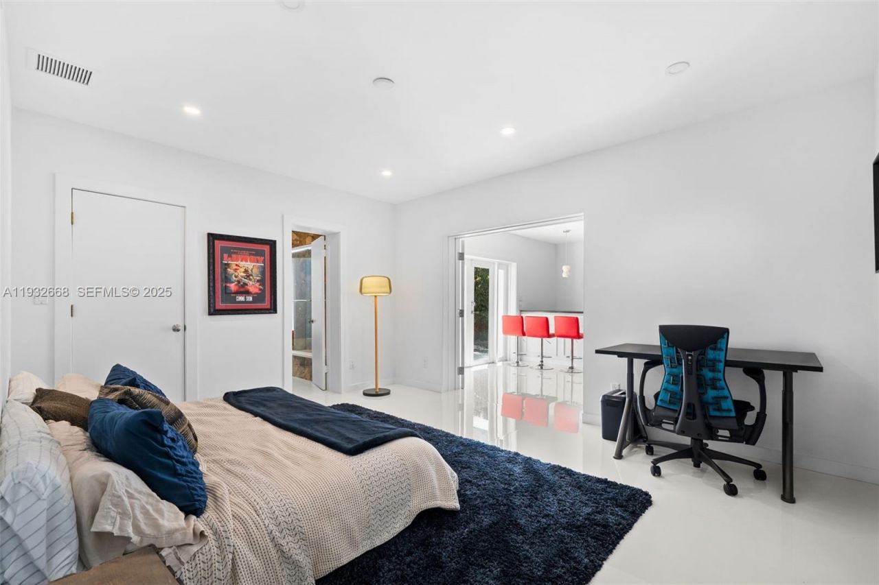 5055 N Bay Rd, Miami Beach, FL 33140 Photo