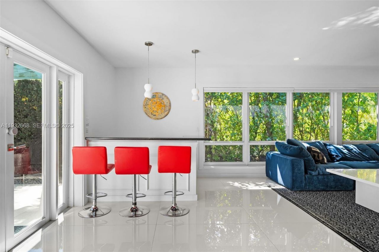 5055 N Bay Rd, Miami Beach, FL 33140 Photo