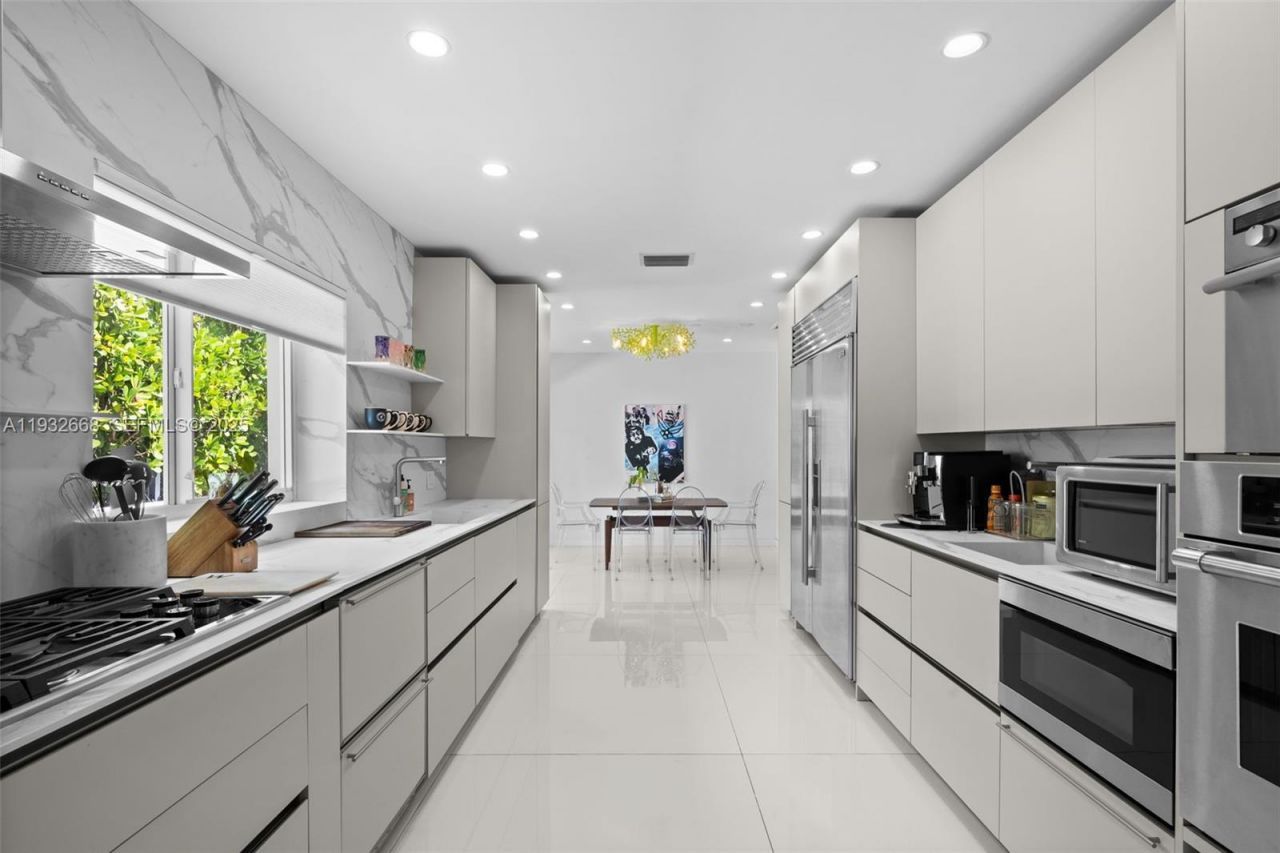 5055 N Bay Rd, Miami Beach, FL 33140 Photo