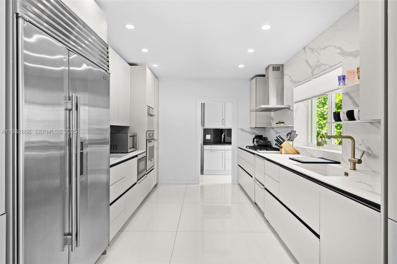 5055 N Bay Rd, Miami Beach, FL 33140 Photo