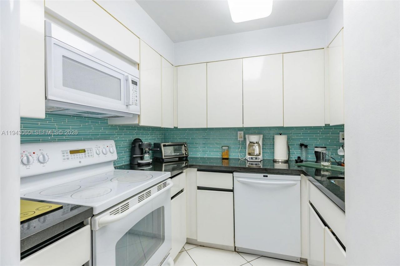 6767 Collins Ave , Unit 1905, Miami Beach, FL 33141 Photo