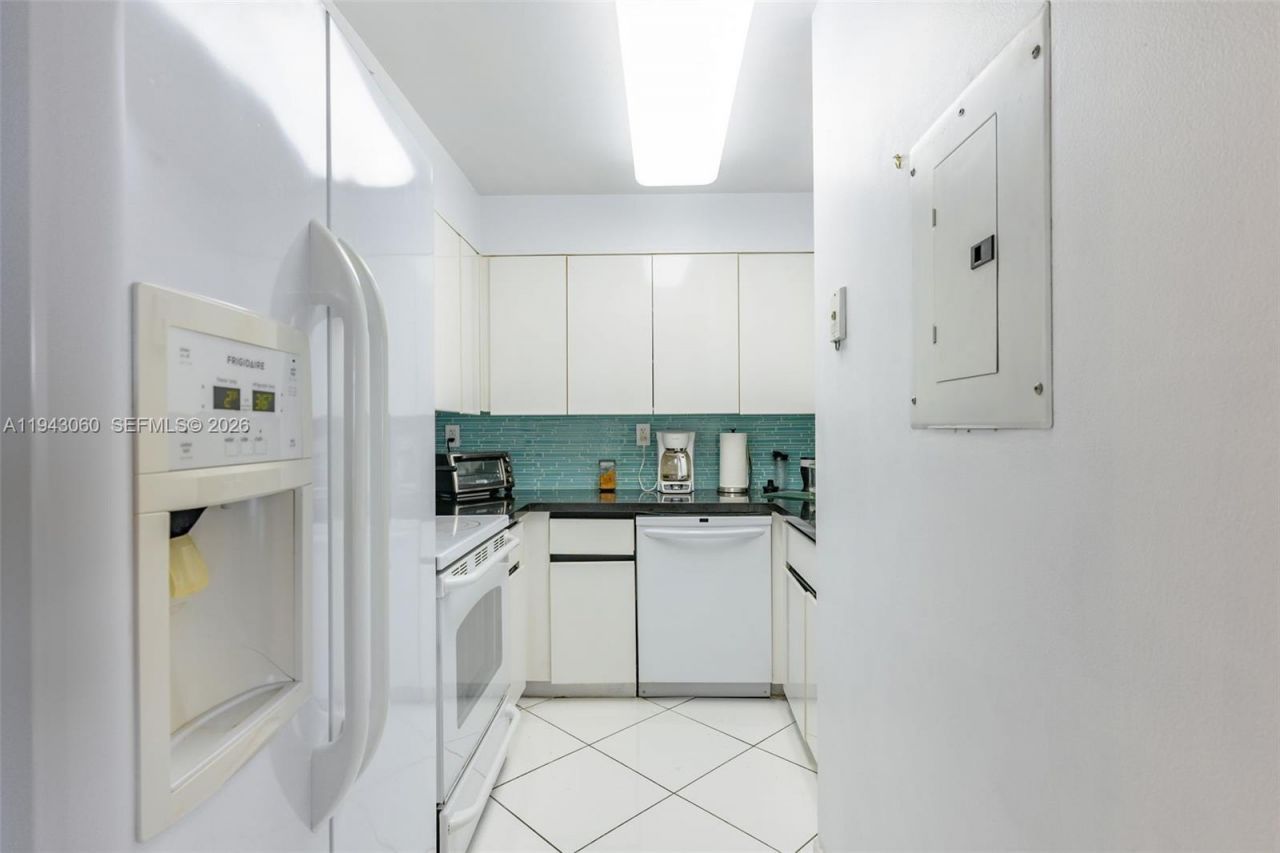 6767 Collins Ave , Unit 1905, Miami Beach, FL 33141 Photo