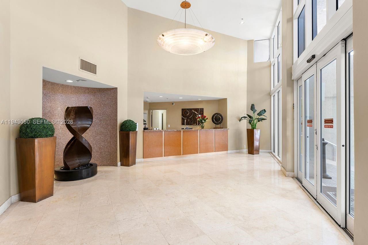 6767 Collins Ave , Unit 1905, Miami Beach, FL 33141 Photo