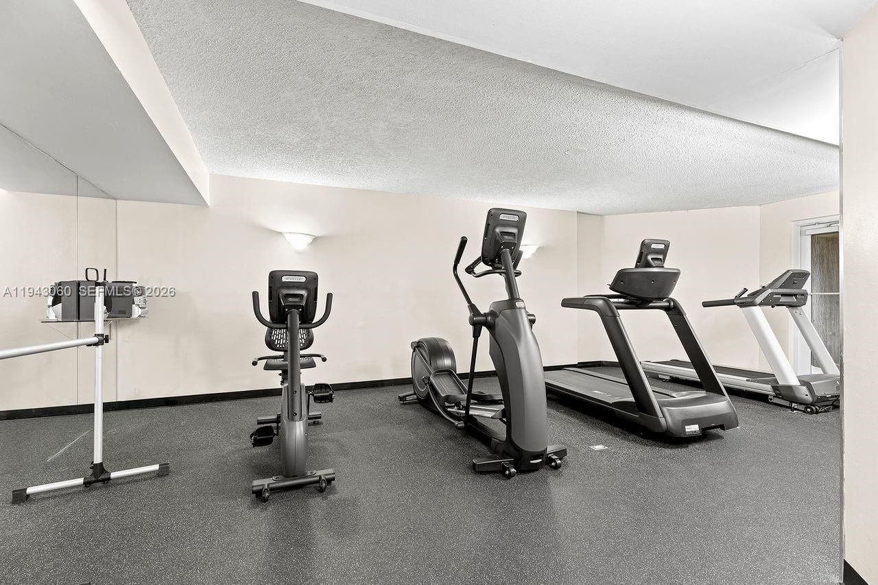 6767 Collins Ave , Unit 1905, Miami Beach, FL 33141 Photo