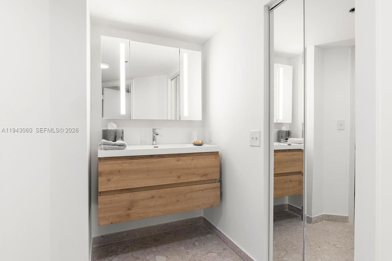 6767 Collins Ave , Unit 1905, Miami Beach, FL 33141 Photo