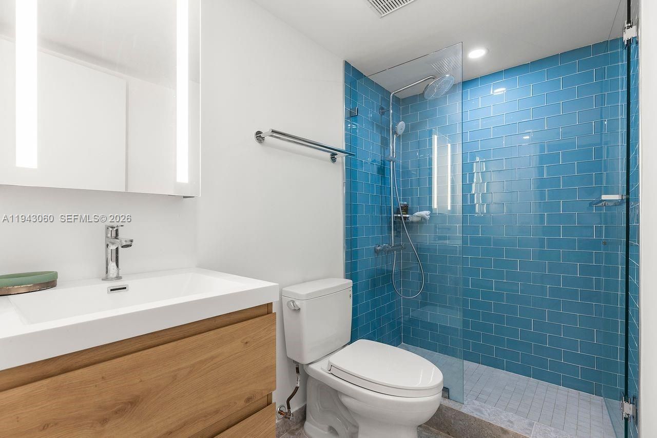 6767 Collins Ave , Unit 1905, Miami Beach, FL 33141 Photo