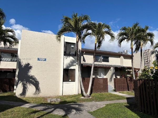 10296 NW 9th St Cir, Unit 202, Miami, FL 33172