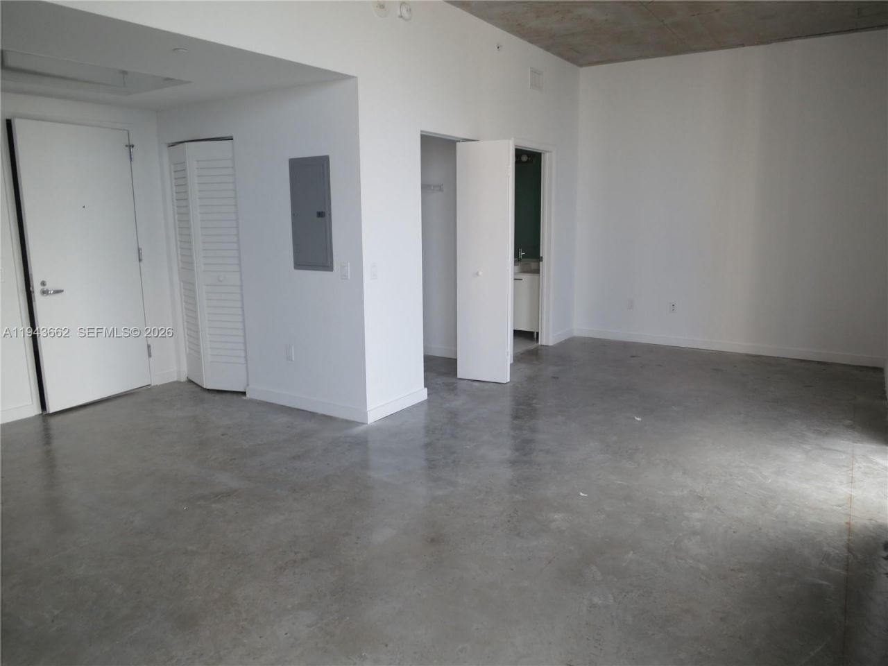 151 SE 1 St, Unit 2504, Miami, FL 33131 Photo