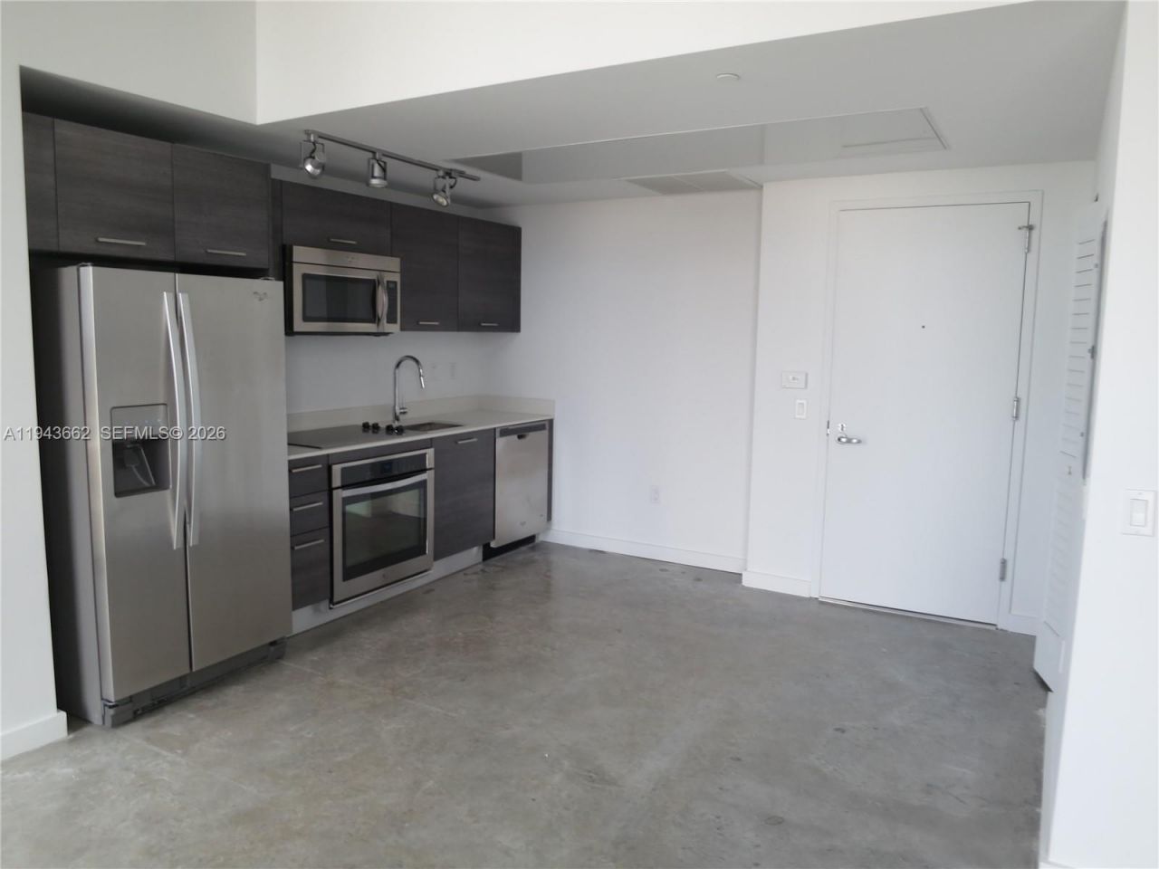 151 SE 1 St, Unit 2504, Miami, FL 33131 Photo