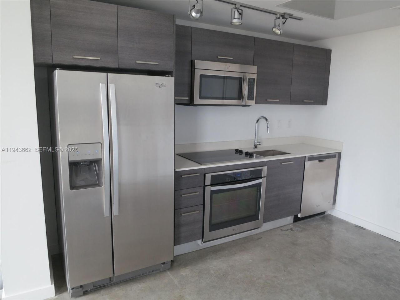 151 SE 1 St, Unit 2504, Miami, FL 33131 Photo