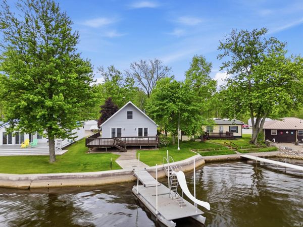 46 W Waldron Lake Drive, Wawaka, IN 46794