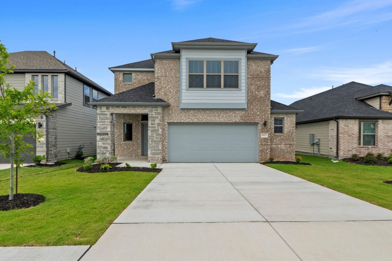 1102 Universal Dr, Hutto, TX 78634 Main Photo