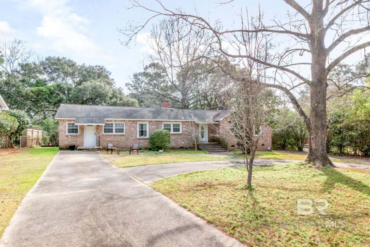 409 E Byron Avenue, Mobile, AL 36609 Main Photo