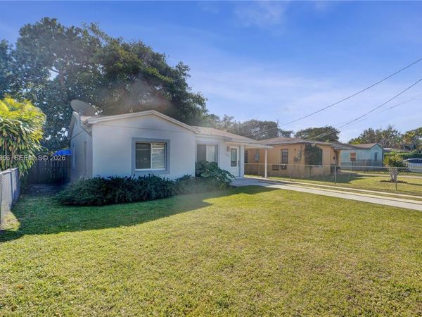 1748 NW 57th St, Miami, FL 33142