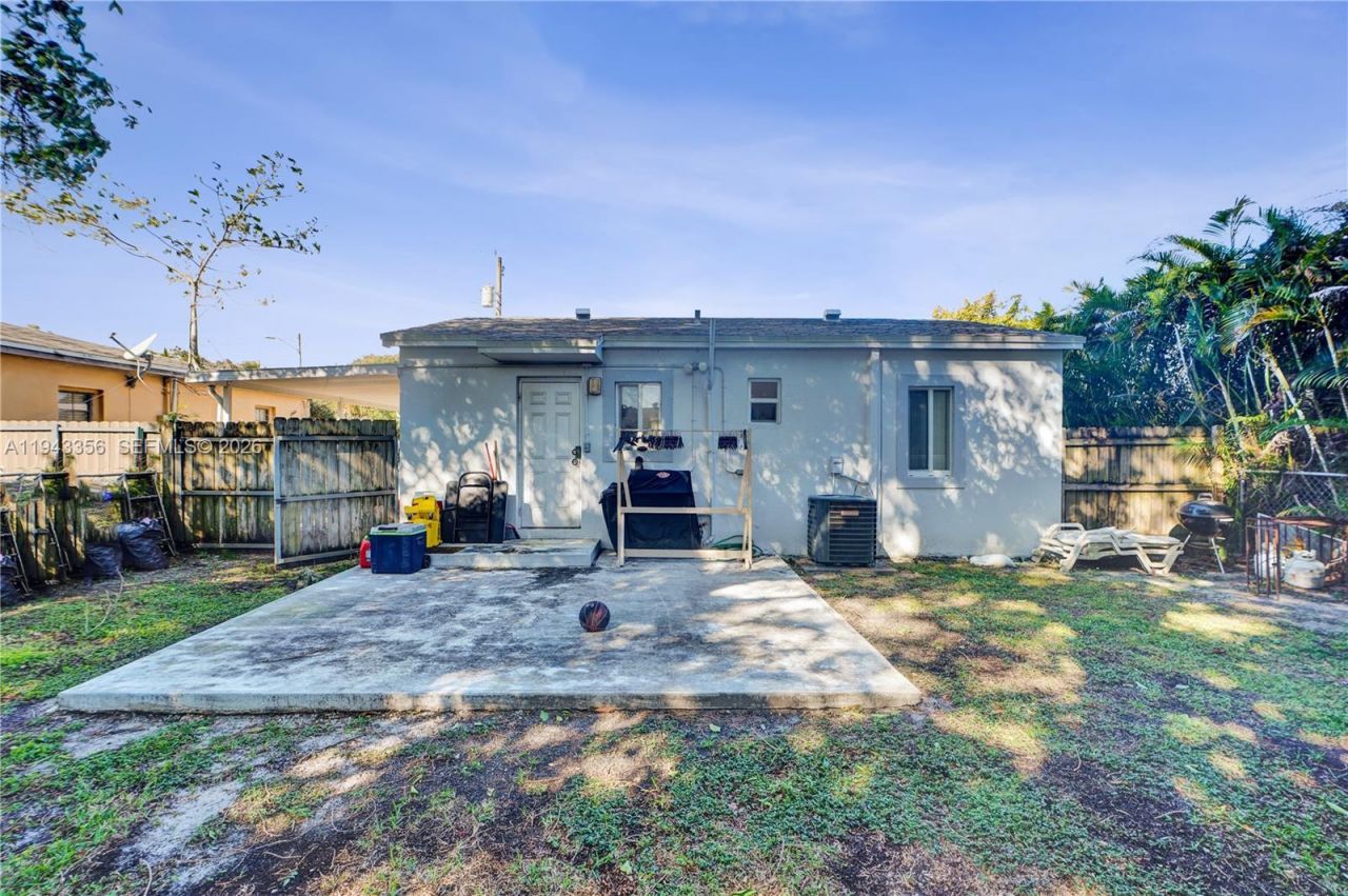 1748 NW 57th St, Miami, FL 33142 Photo