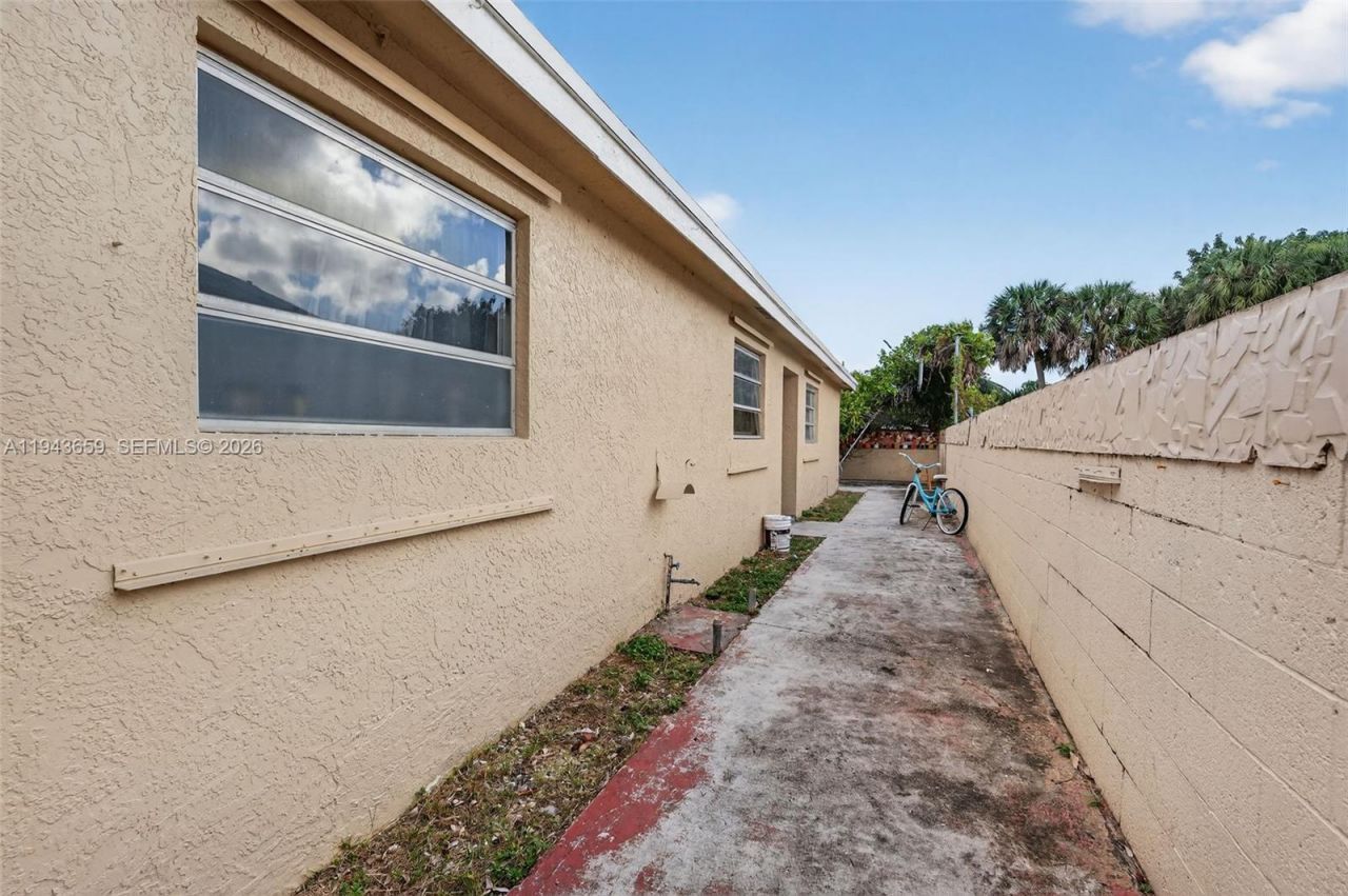 890 NW 35th Ave, Lauderhill, FL 33311 Photo