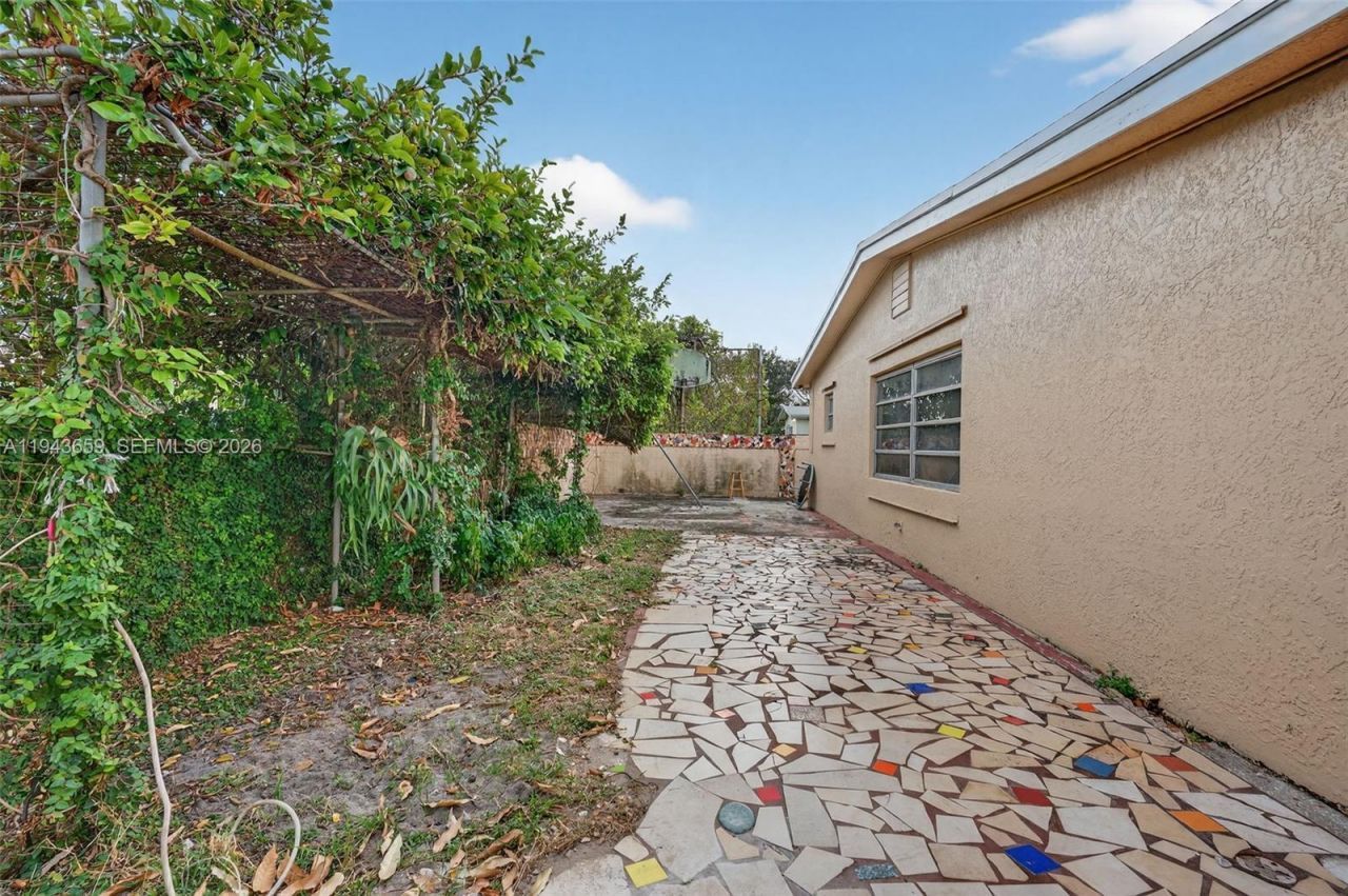 890 NW 35th Ave, Lauderhill, FL 33311 Photo