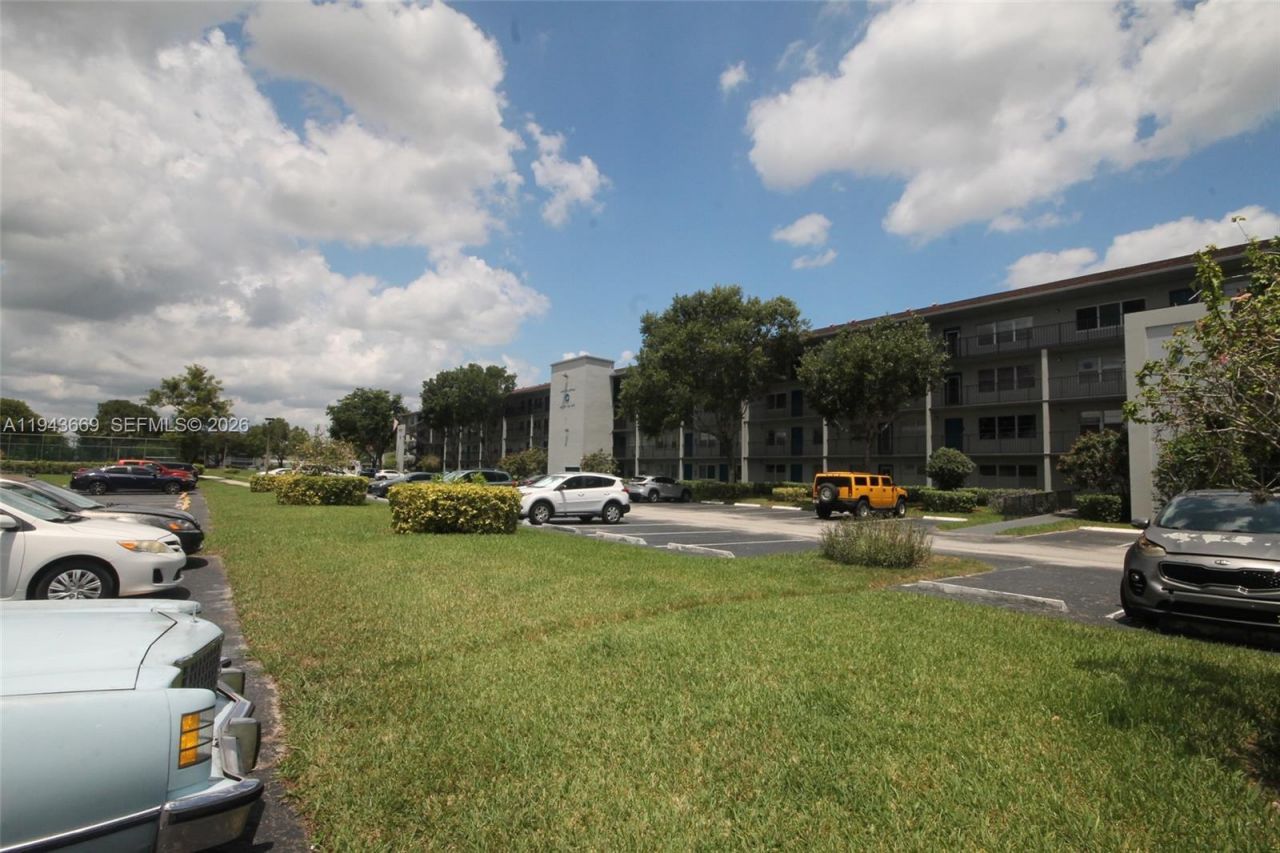 301 SW 135th Ave, Unit 113C, Pembroke Pines, FL 33027 Photo