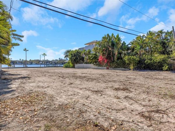 105 ESTADO WAY NE, ST PETERSBURG, FL 33704