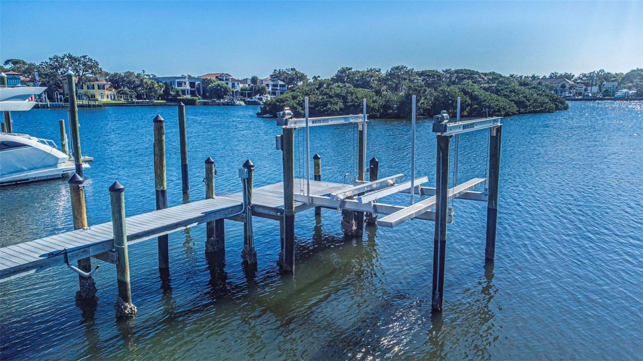 140 Brightwaters Boulevard Ne, Saint Petersburg, FL 33704 Photo