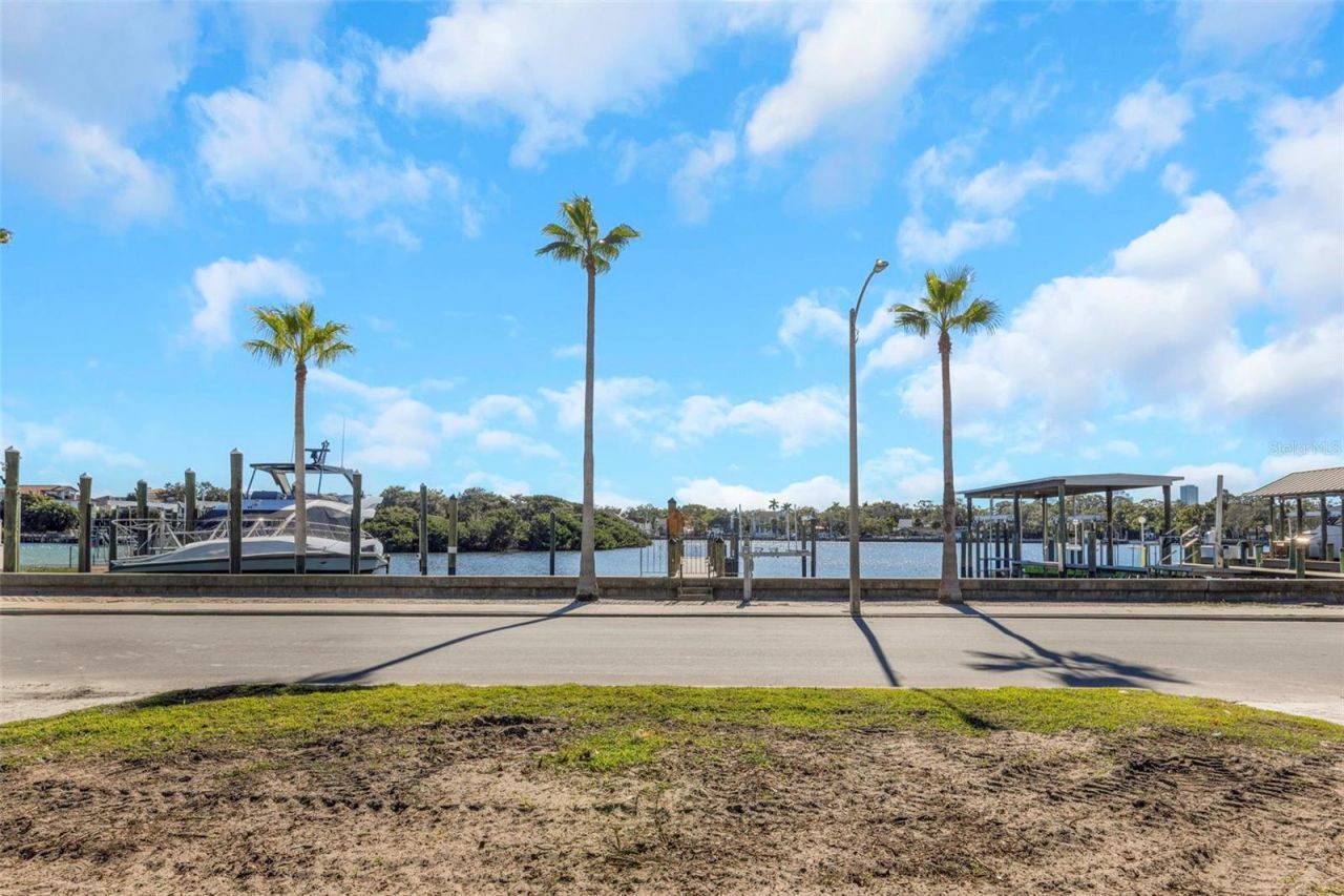 140 Brightwaters Boulevard Ne, Saint Petersburg, FL 33704 Photo