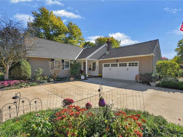 6821 Chadbourne Drive, North Olmsted, OH 44070