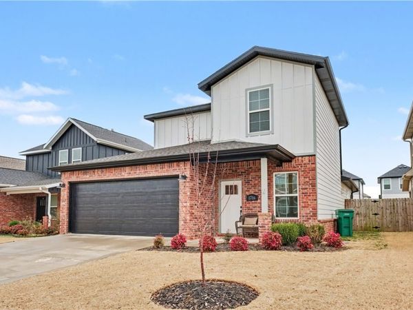 1716 W Broadway Place, Rogers, AR 72758