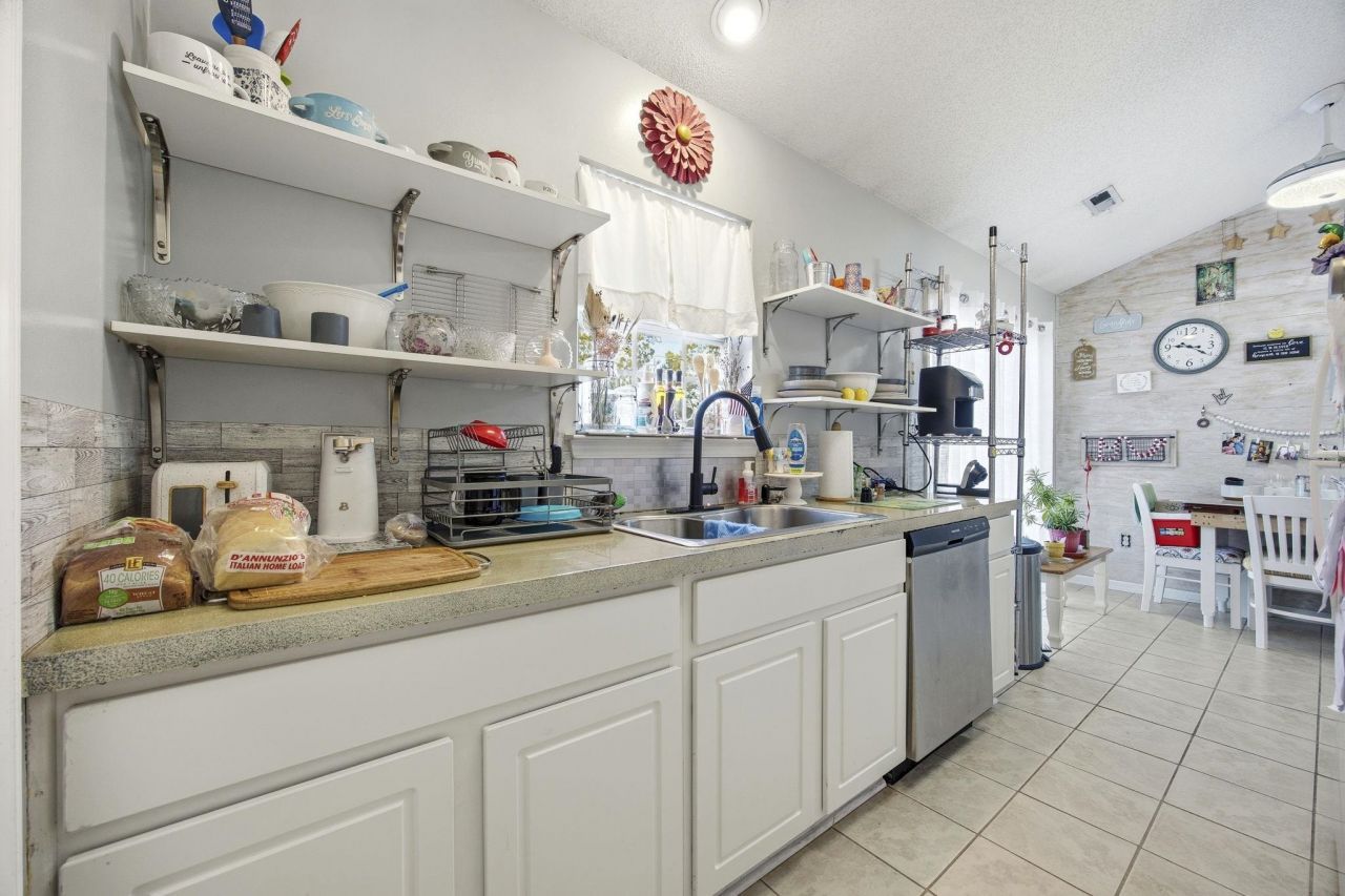 125 Marsh Rabbit Dr. Photo 11