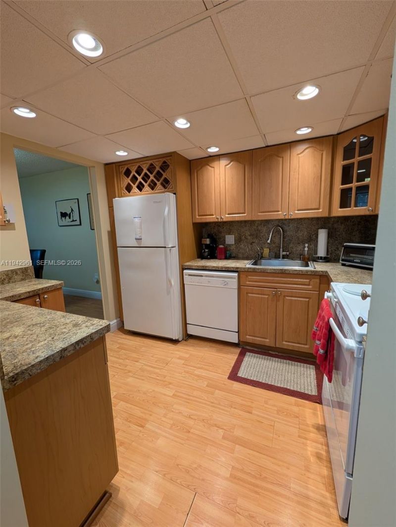 900 Saint Charles Pl , Unit L6, Pembroke Pines, FL 33026 Photo