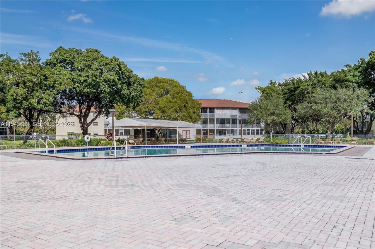 251 SW 132nd Way, Unit 117H, Pembroke Pines, FL 33027 Photo