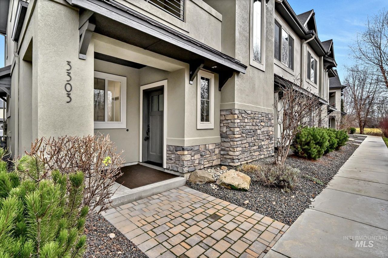 3303 E Front Runner Ln, Boise, ID 83716 Main Photo