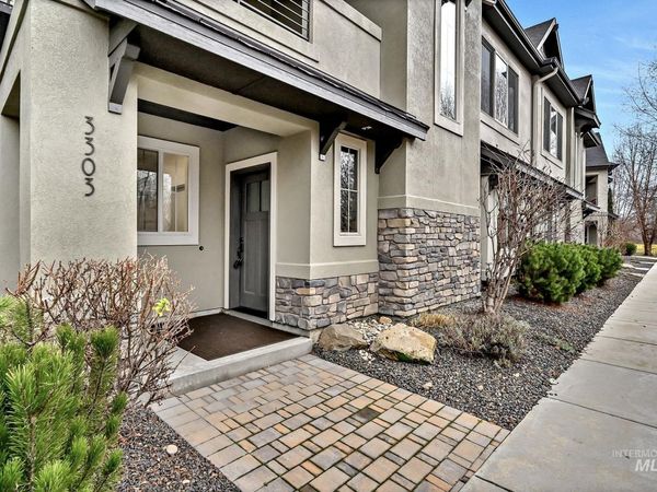 3303 E Front Runner Ln, Boise, ID 83716