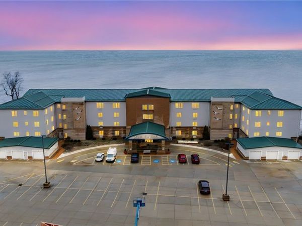 4699 Lake Rd, Unit 401, Geneva on the Lake, OH 44041