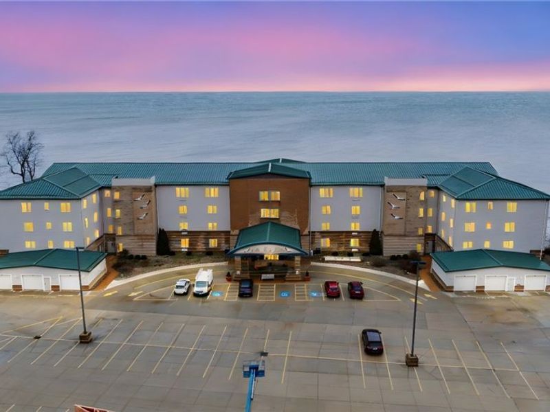 4699 Lake Rd, Unit 401, Geneva on the Lake, OH 44041 Photo 1