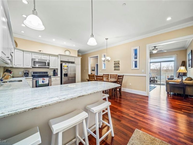 4699 Lake Rd, Unit 401, Geneva on the Lake, OH 44041 Photo 2