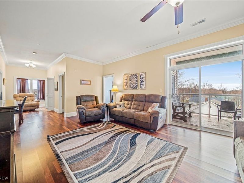 4699 Lake Rd, Unit 401, Geneva on the Lake, OH 44041 Photo 3