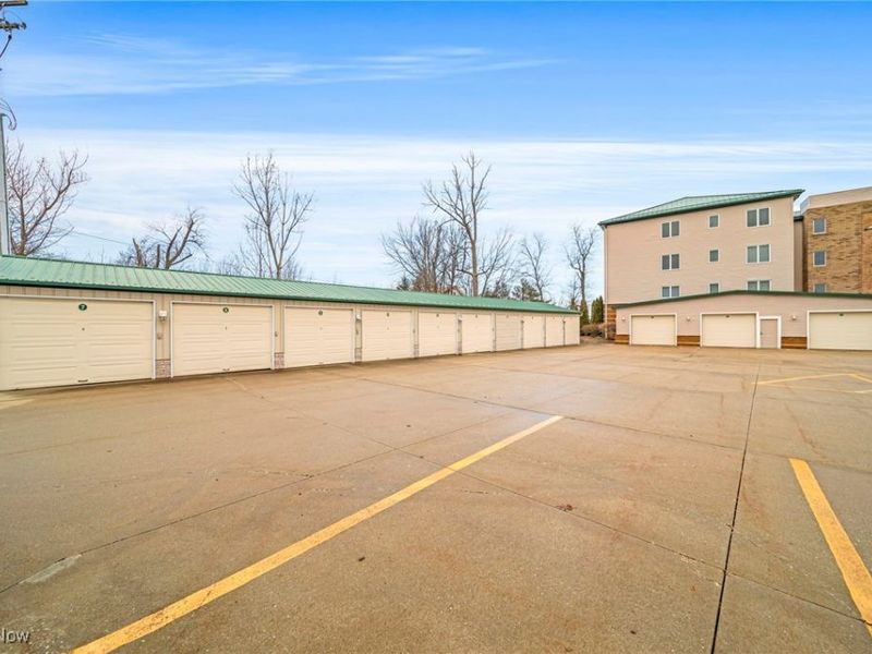 4699 Lake Rd, Unit 401, Geneva on the Lake, OH 44041 Photo 7