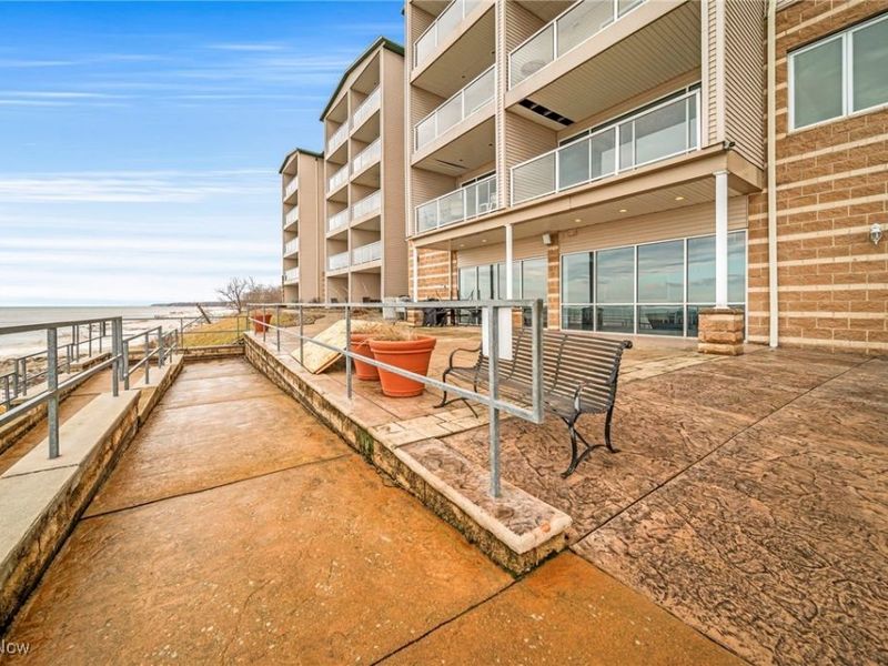 4699 Lake Rd, Unit 401, Geneva on the Lake, OH 44041 Photo 9