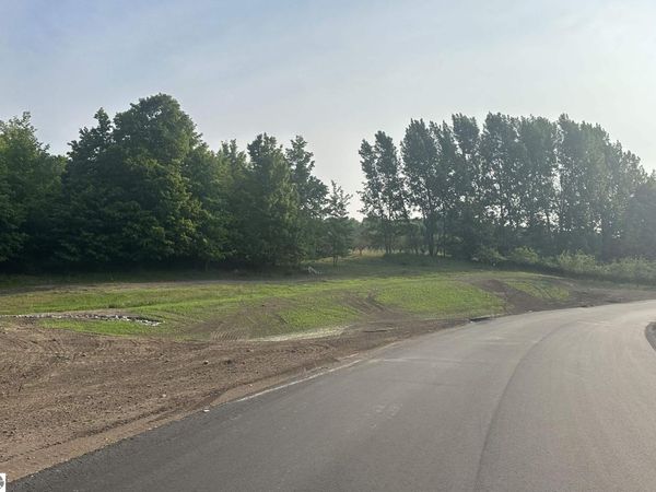 8 Karnes Road, Glen Arbor, MI 49636