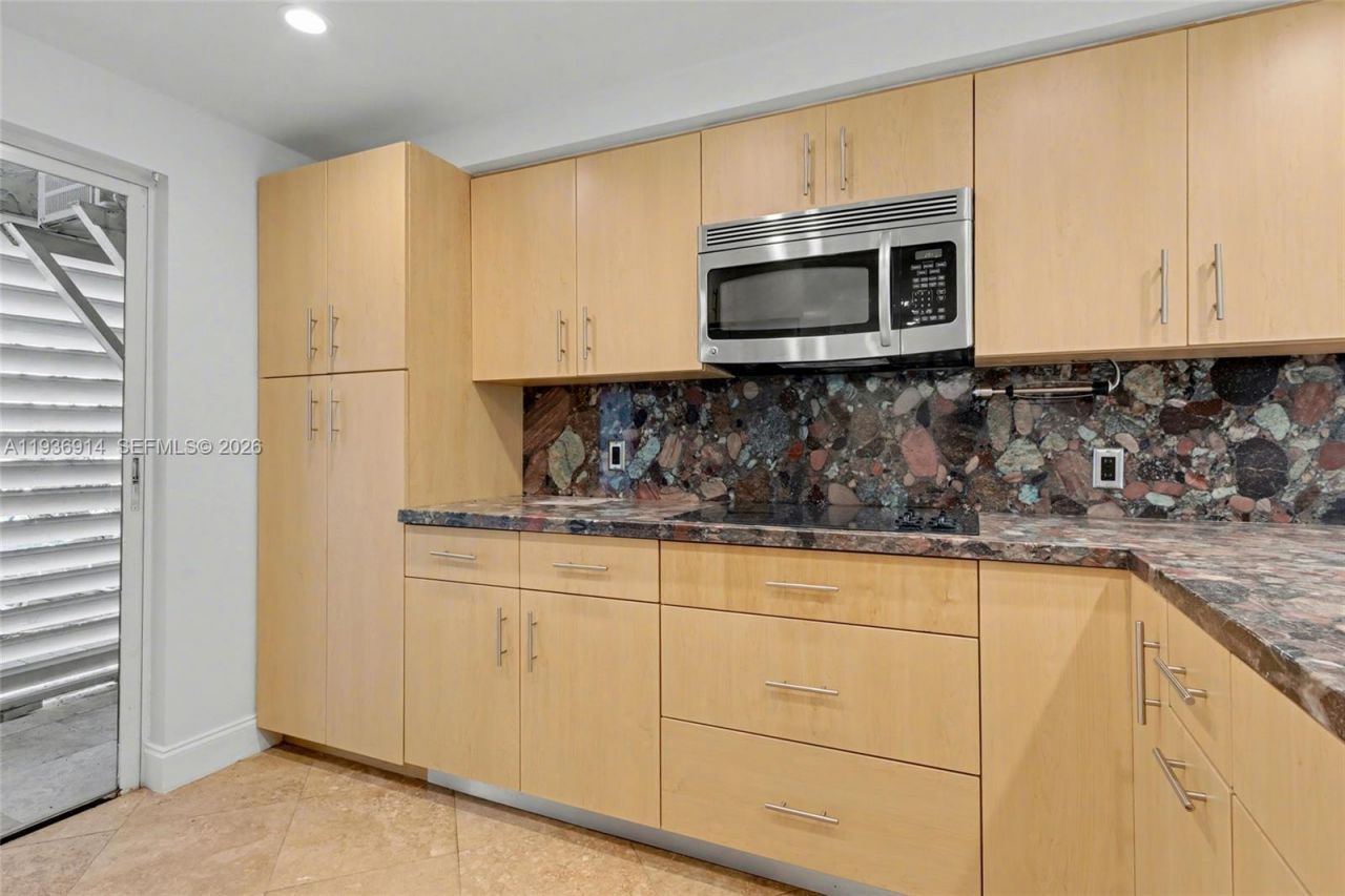 523 NE 38th St, Unit 6, Miami, FL 33137 Photo