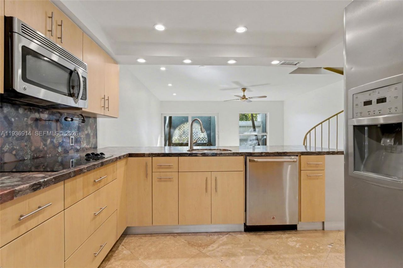 523 NE 38th St, Unit 6, Miami, FL 33137 Photo