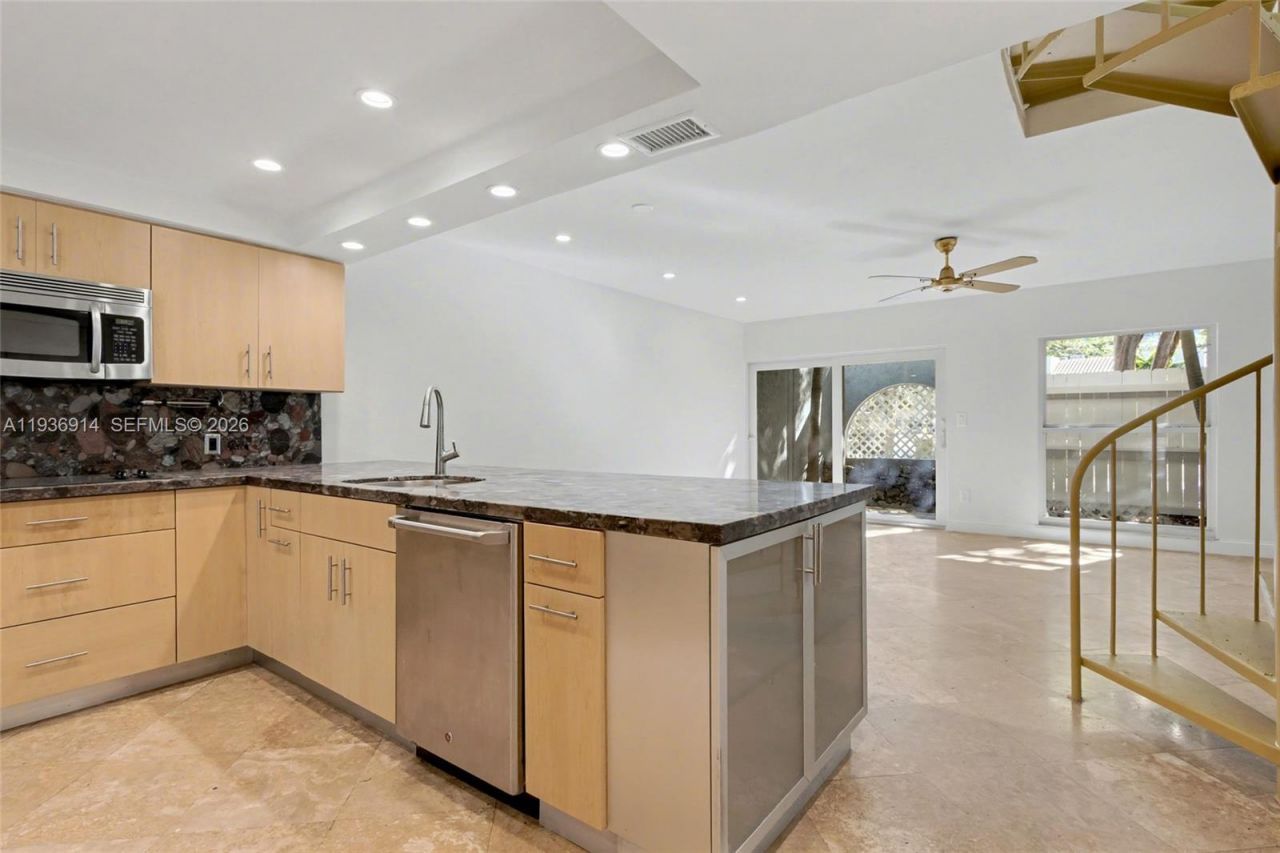 523 NE 38th St, Unit 6, Miami, FL 33137 Photo