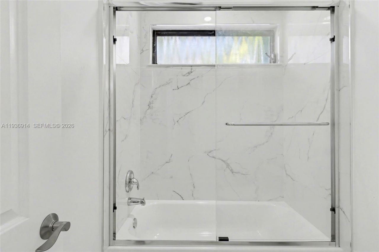 523 NE 38th St, Unit 6, Miami, FL 33137 Photo