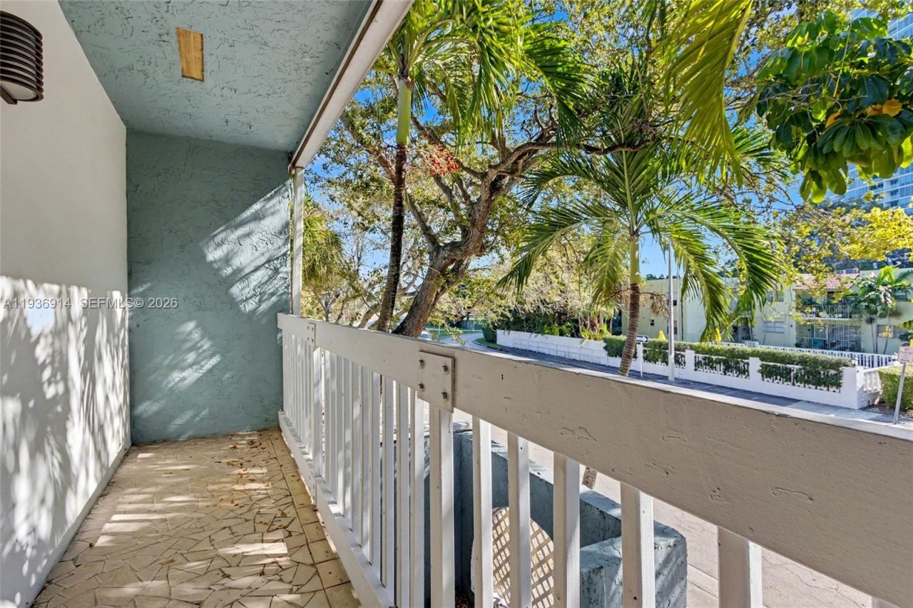 523 NE 38th St, Unit 6, Miami, FL 33137 Photo