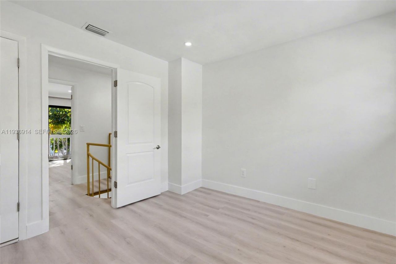 523 NE 38th St, Unit 6, Miami, FL 33137 Photo