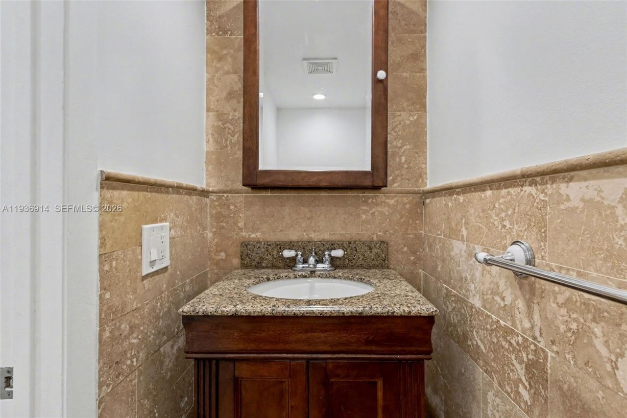 523 NE 38th St, Unit 6, Miami, FL 33137 Photo