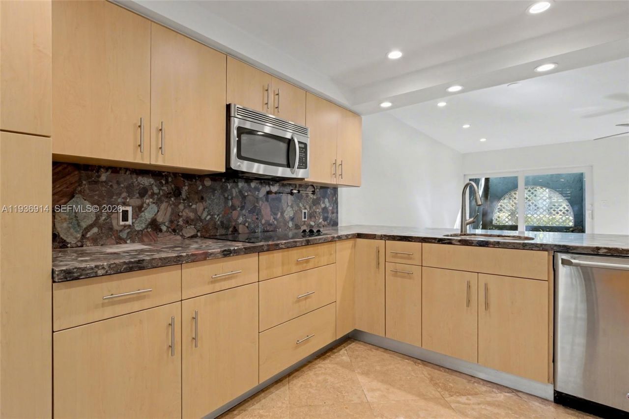 523 NE 38th St, Unit 6, Miami, FL 33137 Photo