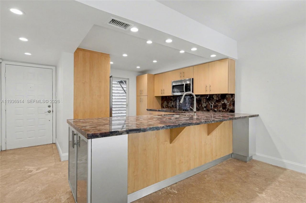 523 NE 38th St, Unit 6, Miami, FL 33137 Photo