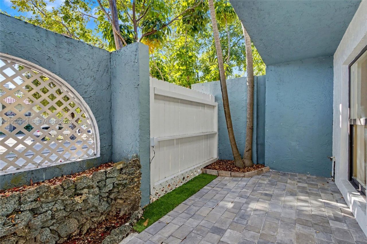 523 NE 38th St, Unit 6, Miami, FL 33137 Photo